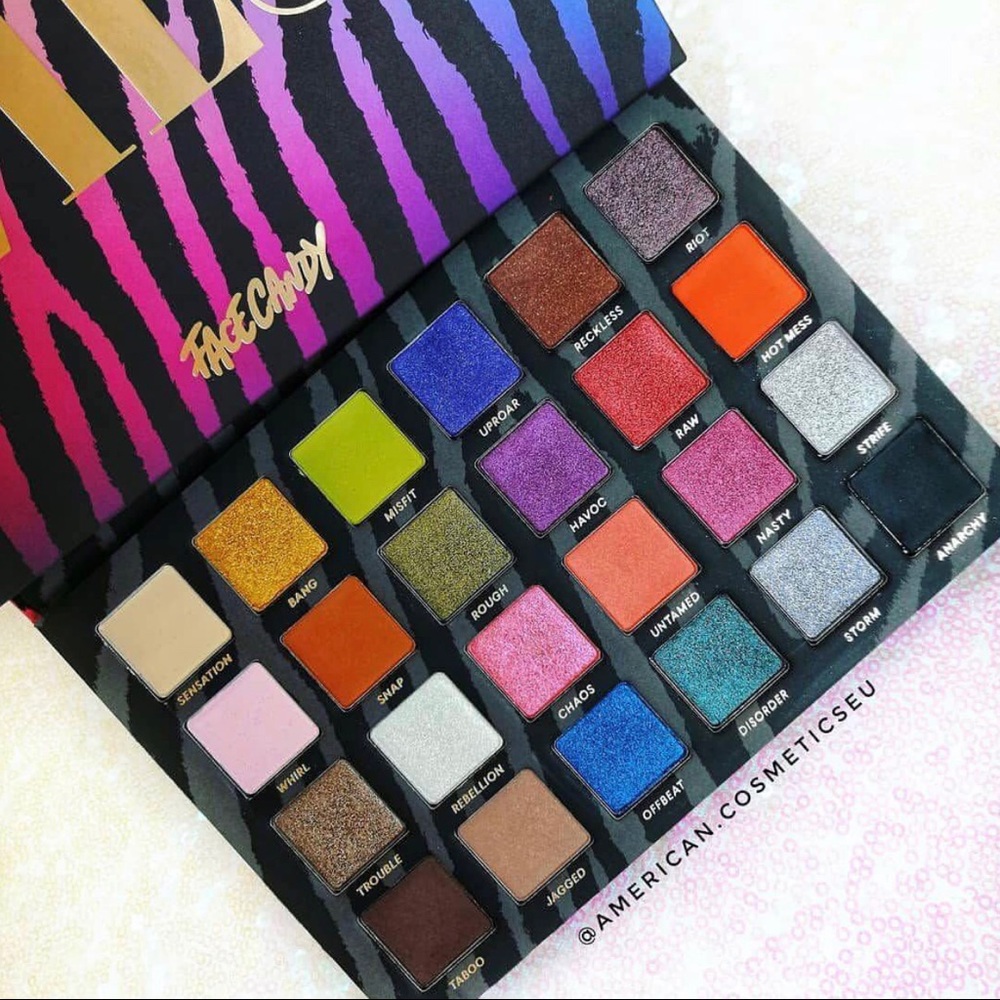 1 LEFT‼️Wild Face Candy Eyeshadow Palette Colorful